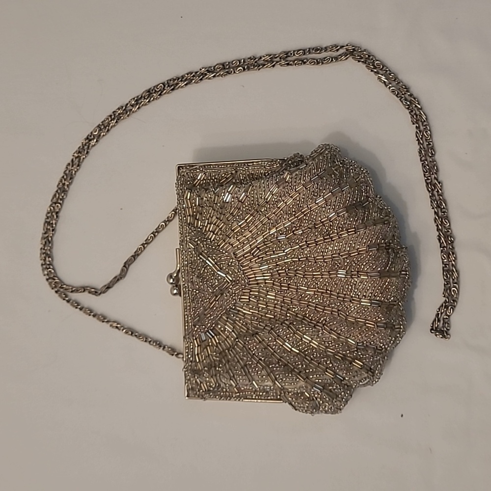 Vintage Shell Shaped Beaded Bag with Satin Lining Long Silver Tone Chain - Picture 4 of 13